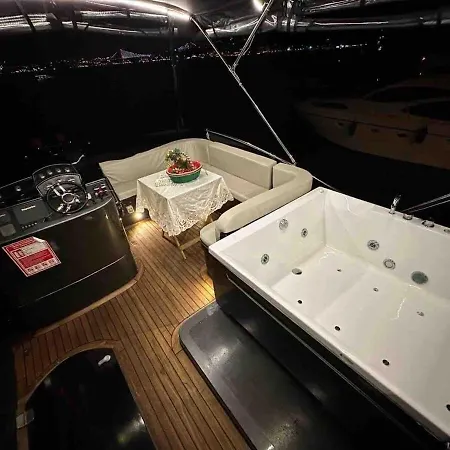 Hotel en barco Den Den Estambul