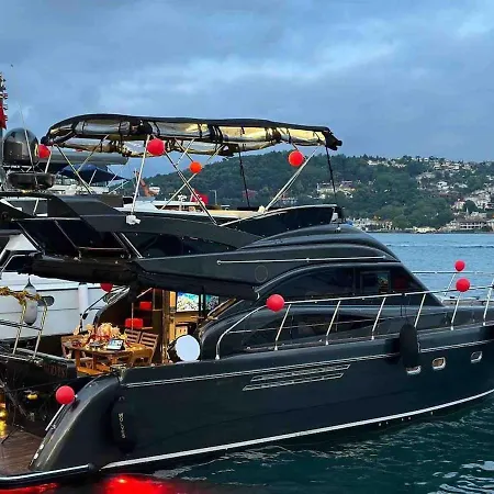 Den Den Hotel en barco Estambul